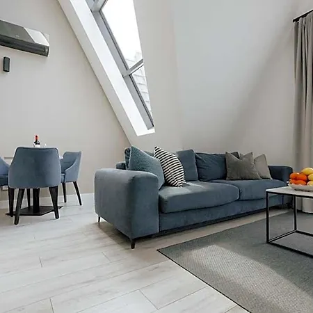 Odrzanska Old Town מלון דירות 4*